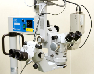 ZEISS:手術用顕微鏡